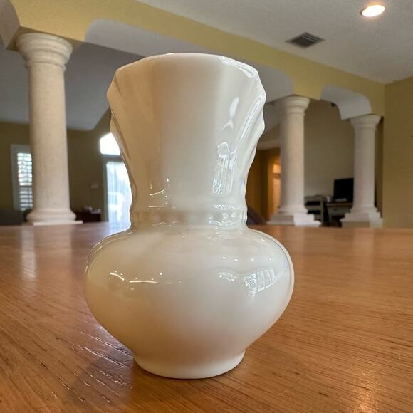 Vintage Creamer by Lenox Colonial Collection Bone China - Picture 5 of 9